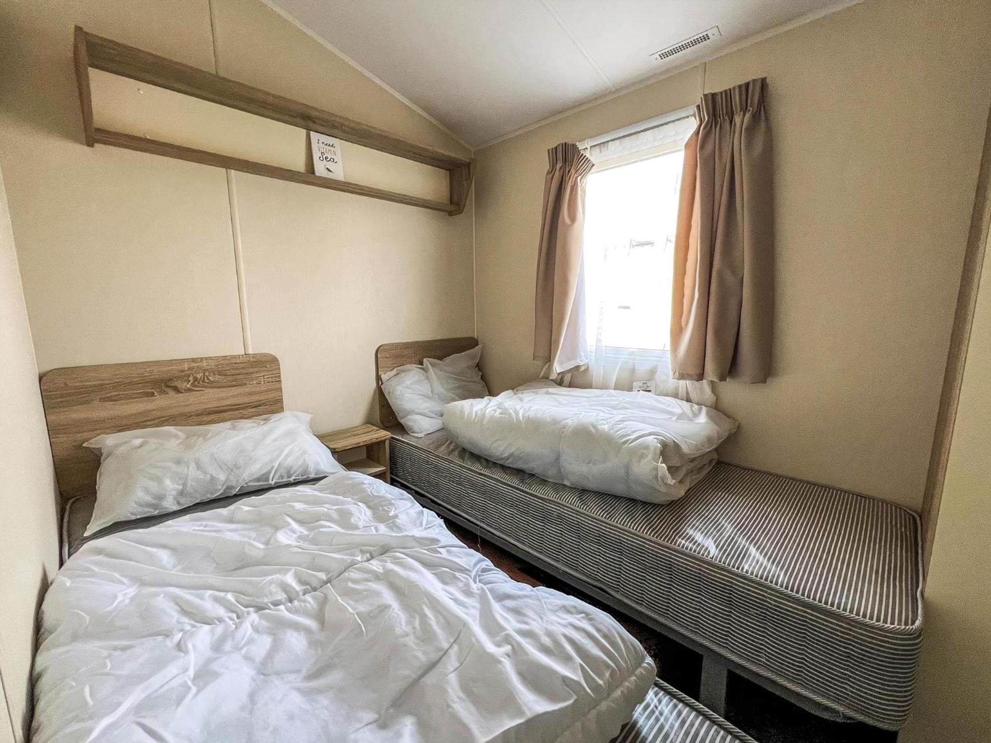 Modern 6 Berth Caravan With Wifi At St Osyth Beach In Essex Ref 28051Fv Clacton-on-Sea Exterior foto