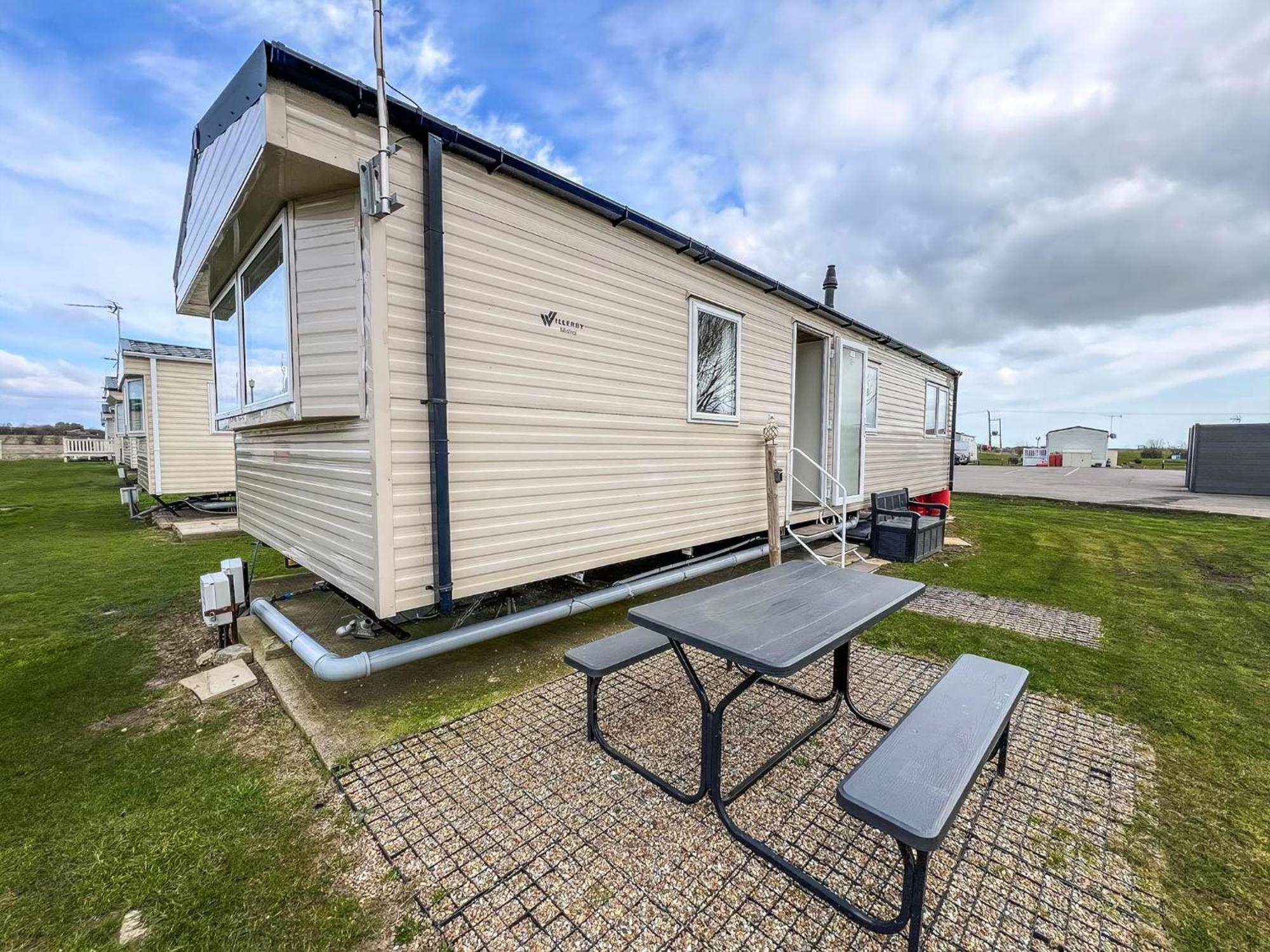 Modern 6 Berth Caravan With Wifi At St Osyth Beach In Essex Ref 28051Fv Clacton-on-Sea Exterior foto